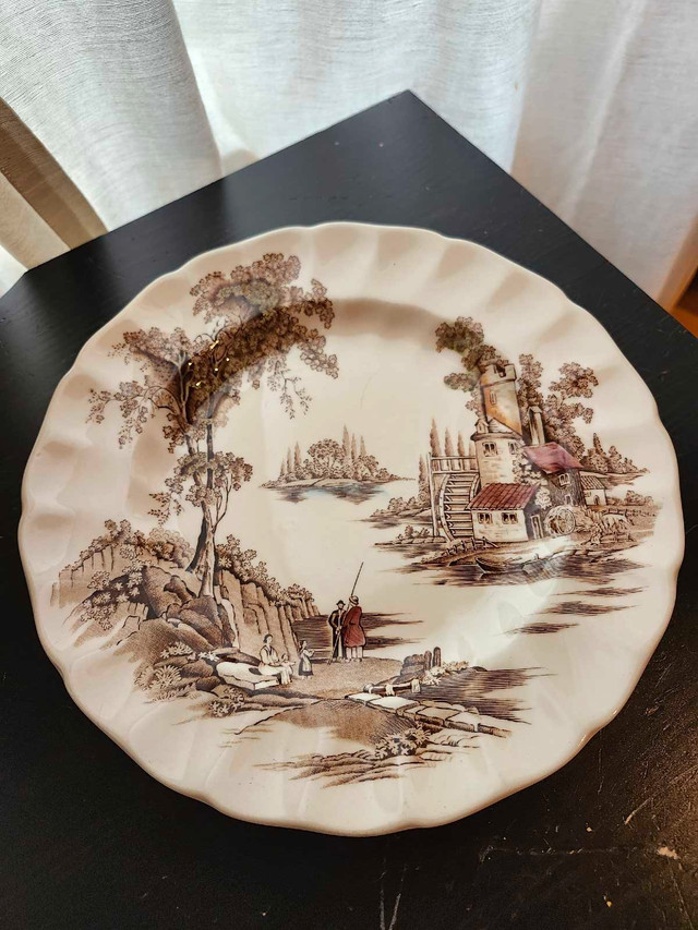 Decorative plate in Home Décor & Accents in Winnipeg