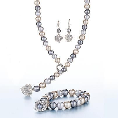 Avon  Haiku 3 piece Gift Sets & Teardrop Necklace and Earring in Other in Oshawa / Durham Region - Image 4