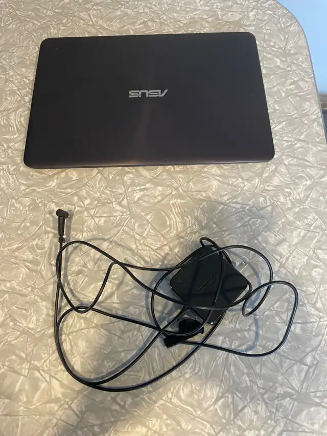 ASUS laptop404850839106375681
