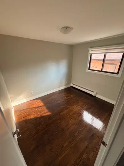 This is a room for rent in a 3 bed 1 bath house. The room (and house) has hardwood floors, newly ins...