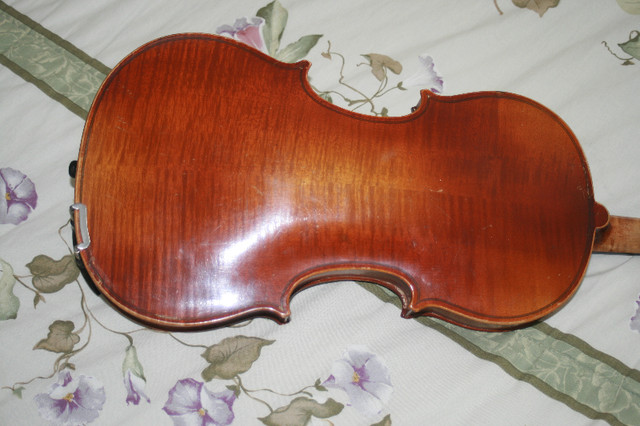 Old violin in String in Lethbridge - Image 4
