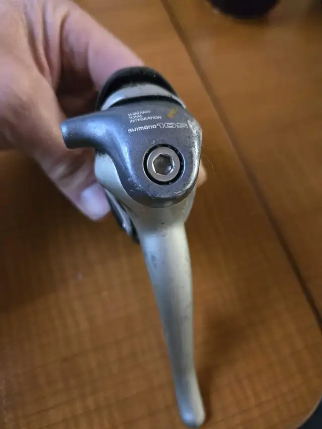Shimano 105 Left Shifter in Frames & Parts in City of Toronto - Image 2