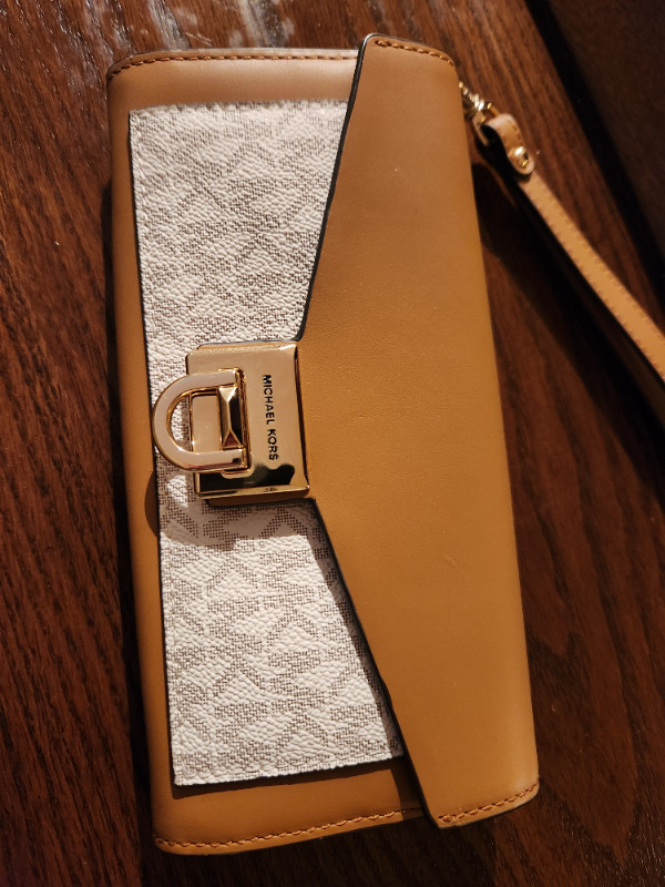 Michael Kors Purse With Matching Wallet/Wristlet in Women's - Bags & Wallets in Barrie - Image 4
