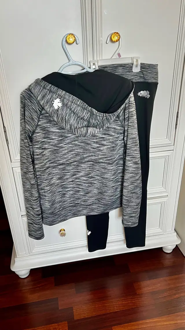 Pending pick-up - Roots Lola set for girls size XXL in Kids & Youth in Oshawa / Durham Region - Image 3