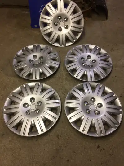 bonne condition et photo cote intérieur clip pas brisé etait sur toyota rav4