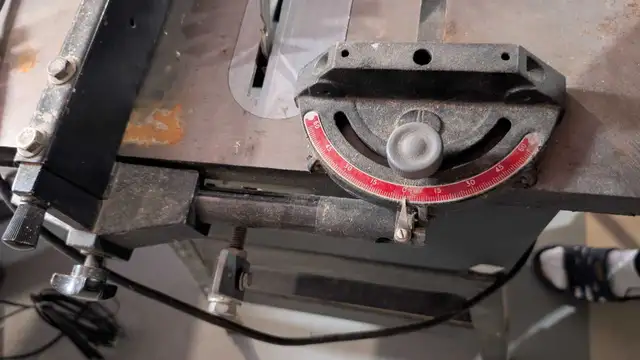 Rockwell Beaver 10in Table Saw in Power Tools in London - Image 7