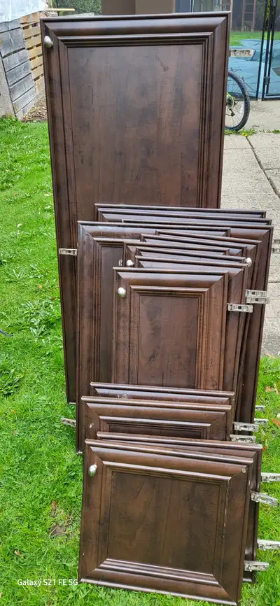 Porte d'armoire de cuisine + façade tiroir en contre plaqué. Armoires; 6X-12''X30'', 2X-203/4''X30''...