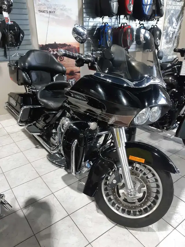 2011 Harley-Davidson FLTRU Road Glide 103 in Street, Cruisers & Choppers in Renfrew - Image 2