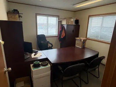 Large desk that I am selling for my boss. It’s in great shape, she just would like to downsize as it...