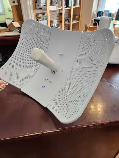 Ubiquiti LTU Lr (600mbs) DEAL, View more