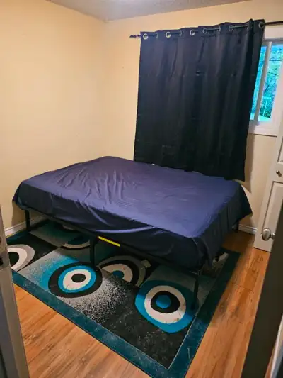 This is one bedroom for rent in a 3 bedroom main floor, located in Penbrooke Meadows Roommate Wanted...