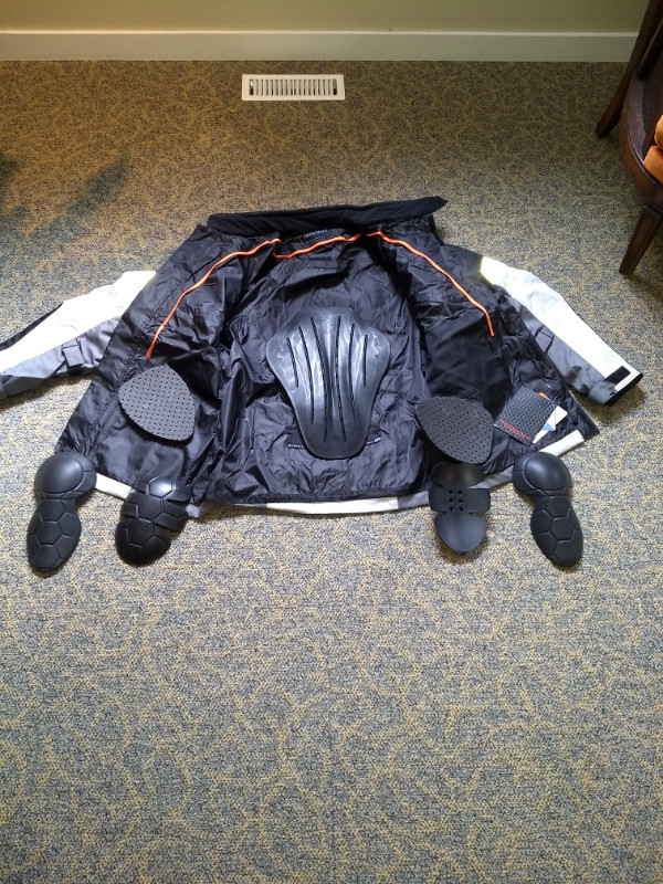 Motorcycle suit in Other in Calgary - Image 3