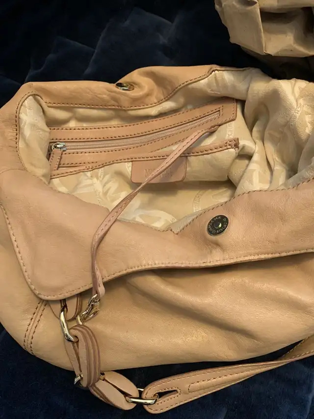 Michael Kors Vintage bag in Women's - Bags & Wallets in Mississauga / Peel Region - Image 3