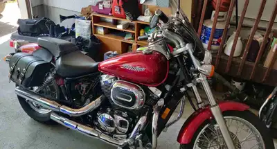 - Mint condition, 9000km. - Lightly ridden over the past 3 seasons. - Comes with windshield, saddle...