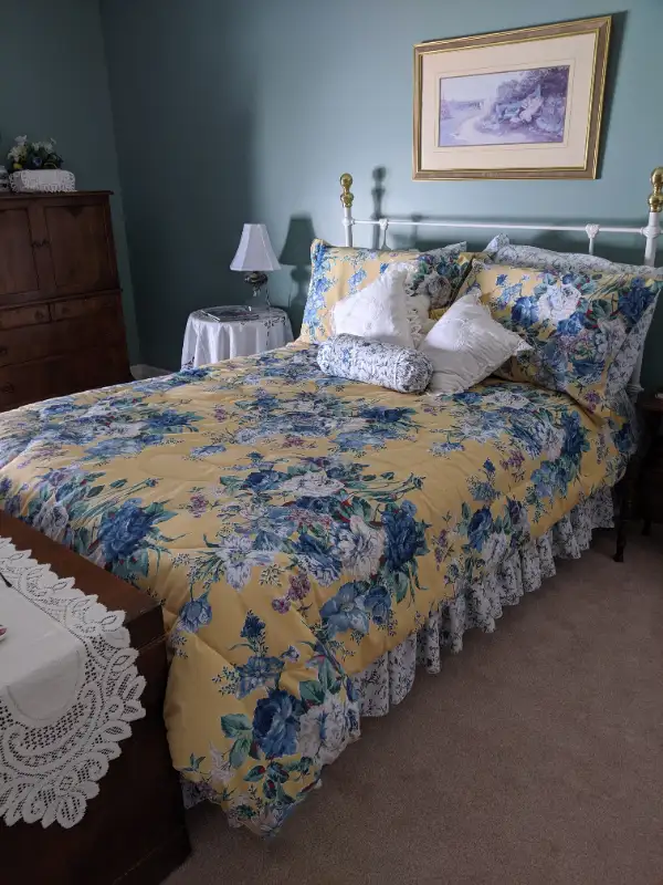 Double Comforter Set in Bedding in Ottawa - Image 2