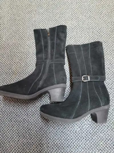 Lot bottes d'hiver -  femmes 12$ chaque, View more