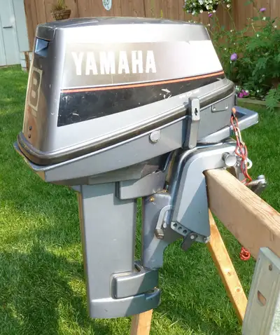 YAMAHA 8HP 2- STROKE OUTBOARD FOR PARTS Includes everything shown.(Lower unit and carb. are gone.) M...