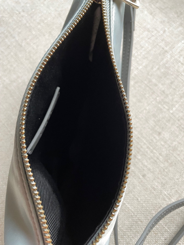 Zara Single-shoulder crossbody bag in Women's - Bags & Wallets in Calgary - Image 4