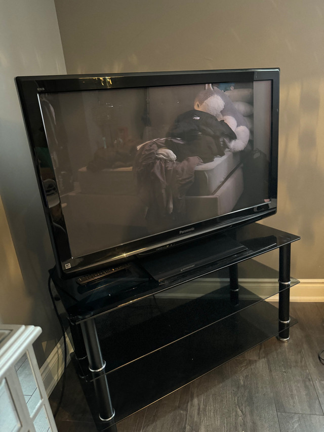 Glass TV Stand in TV Tables & Entertainment Units in Oshawa / Durham Region - Image 2