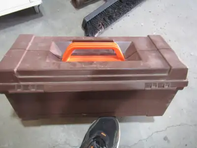 Used Plastic Tool Box c/w tray---Will not rust---$20---Call 250-318-8156---Phone calls only---please...