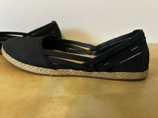UGG Espadrille size 6 in Women's - Shoes in City of Toronto - Image 4