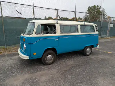 For sale/A vendre Restored 1978 VW Bus. Re-painted with a dual stage paint (with clearcoat) in 2014....
