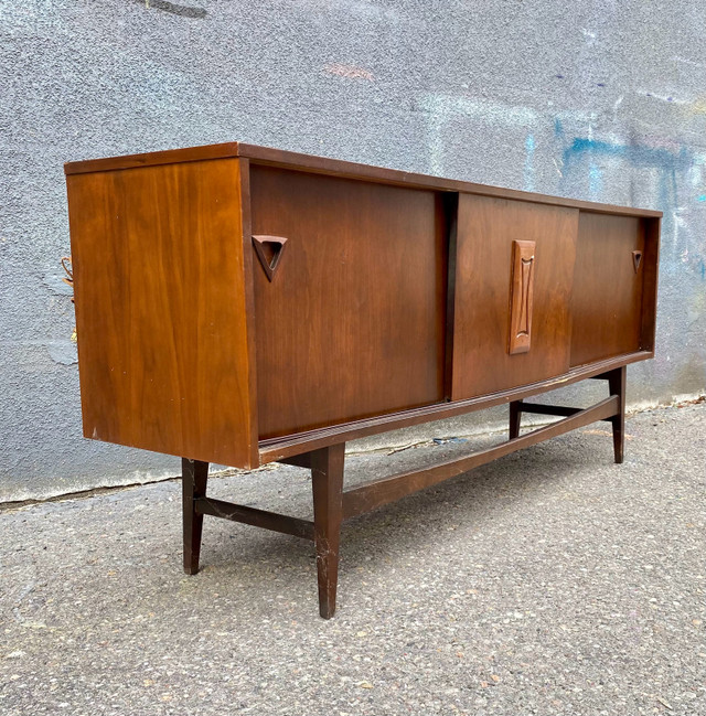 Walnut not Teak Mid Century Modern Sideboard / Entertainment Cen in Hutches & Display Cabinets in Oshawa / Durham Region