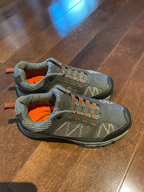 Selling brand new boy runners - Size 1 in Kids & Youth in St. Albert - Image 6