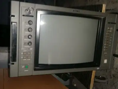 SONY BVM-1315 HR TRINITRON 13 INCH COLOR NTSC VIDEO MONITOR vint, View more