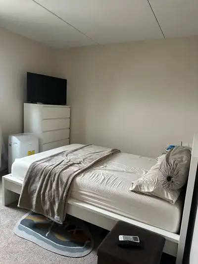 One bedroom available in a spacious 2-bedroom apartment along Portage Avenue. Move in dates starts S...