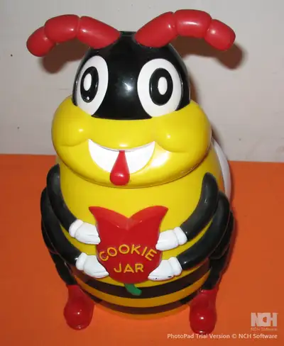 BUMBLE  BEE Cookie Jar - Sound Activated Like New -Heavy Plastic, View more