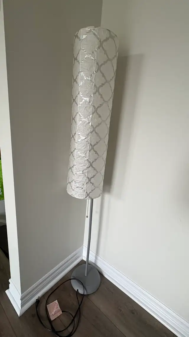 Floor Lamp in Indoor Lighting & Fans in Kitchener / Waterloo - Image 3