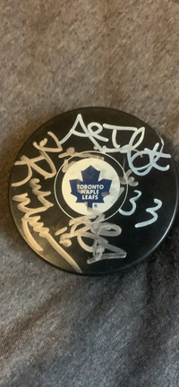 Signed toronto maple leafs puck looking for “TRADES”