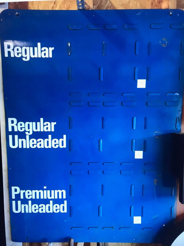 VERY LARGE VINTAGE METAL BLUE GASOLINE PRICE BACKER SIGN POCKETS in Arts & Collectibles in Mississauga / Peel Region - Image 4