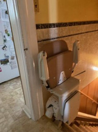 INDOOR CHAIR LIFT LIKE NEW