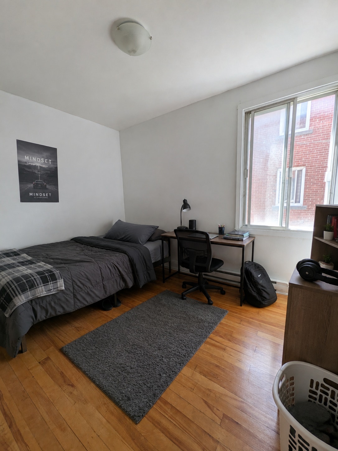 GRAND 5 ½ – 3 CHAMBRES – BALCON + PARKING- HOCHELAGA| 1 900 $ — photo 3