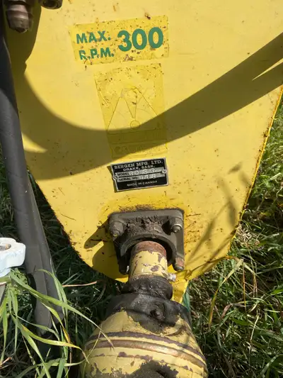 This Bergen 60' grain auger is ready to work hard on your farm! While this piece of equipment has se...