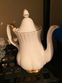 2 Royal Dalton val d’or tea pots