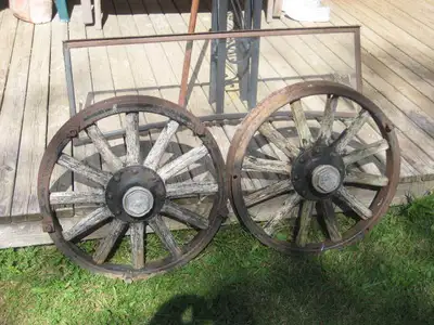 For sale (2) wheels &wind sheild with brass sliders for 1929 Essex car for more info call 902 825 31...