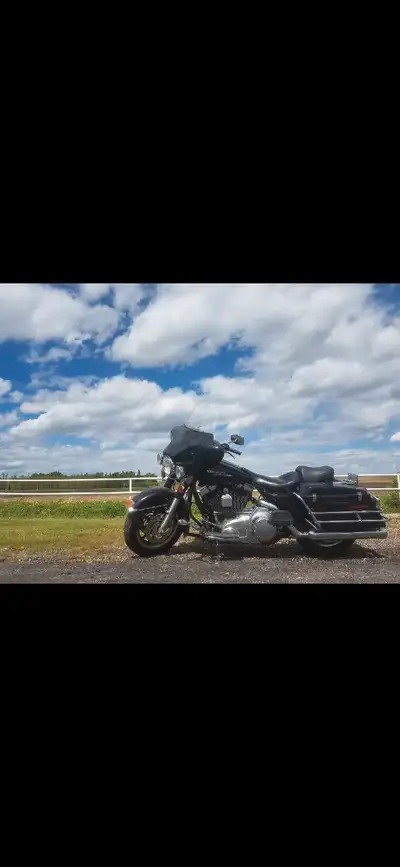 2007 ex Texas Police electra glide standard It runs and rides good has a Vance & Hines FuelPak tuner...