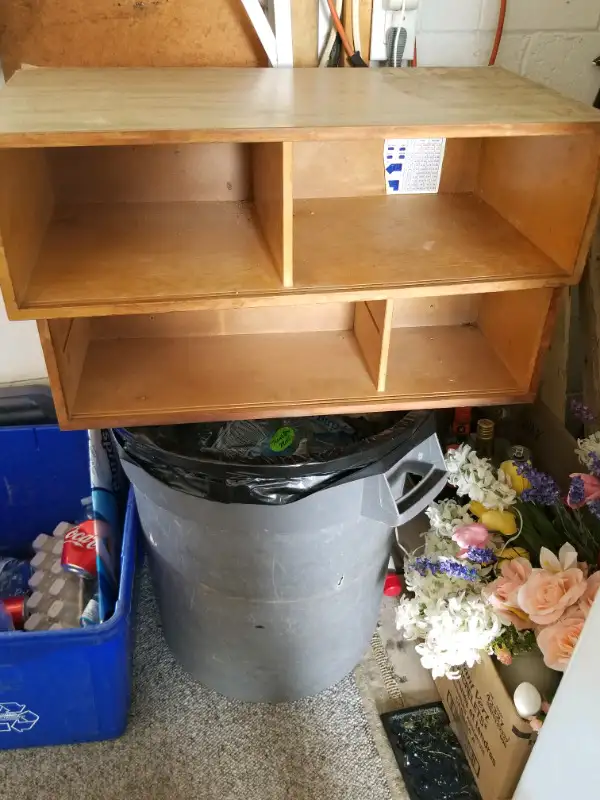 2 wooden shelves in Other in Oakville / Halton Region - Image 2