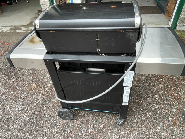 Weber BBQ - bought 2021 in BBQs & Outdoor Cooking in North Bay - Image 2