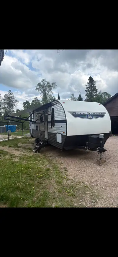 Marque : Gulf Stream * Modèle : Trailmaster 268BH * Année : 2022 * Longueur hors tout : 29 pi 6 po (...