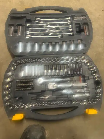 Mastercraft socket set asking $125 obo