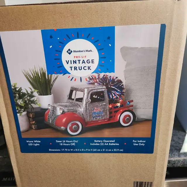 Members Mark Light Up Metal Vintage Truck Brand New In Box  in Toys & Games in Mississauga / Peel Region - Image 4