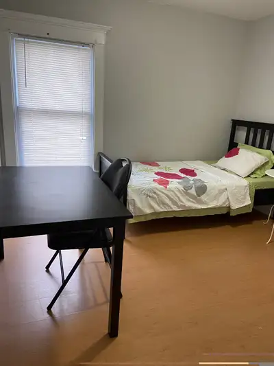 Suitable for students. Utilities included. Wifi available. Bus stop in front of the house. Walking d...