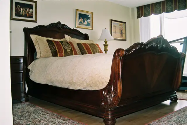 Couvre-lit/Bedspread in Bedding in Longueuil / South Shore - Image 7