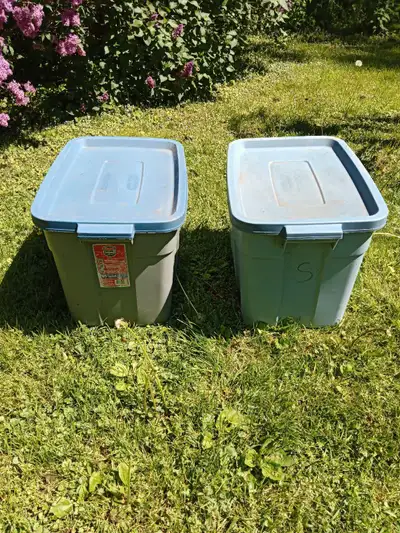 Pair Of Rubbermaid "Roughneck" Storage Totes, Great For Indoor/Outdoor Use, Stackable