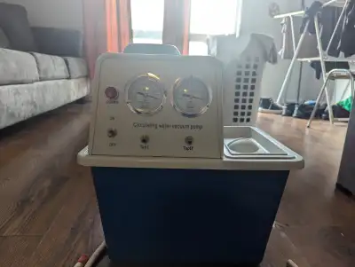 barely used standard, state of the art vacuum pump. used for distillation under vacuum, evaporation,...