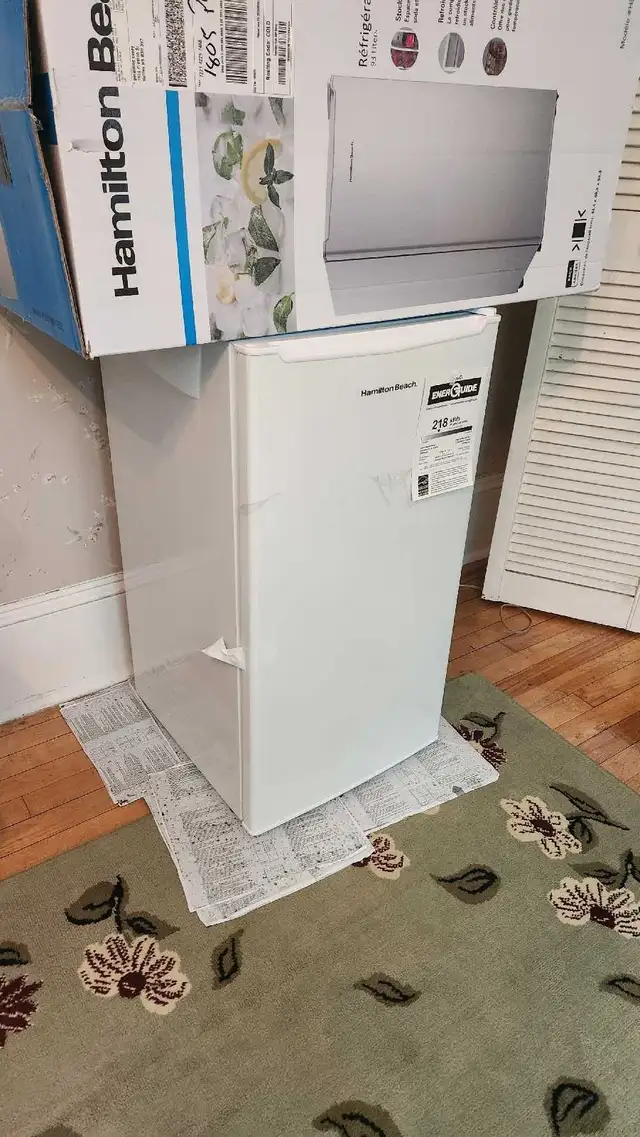 refridgerator  in Refrigerators in City of Halifax - Image 2